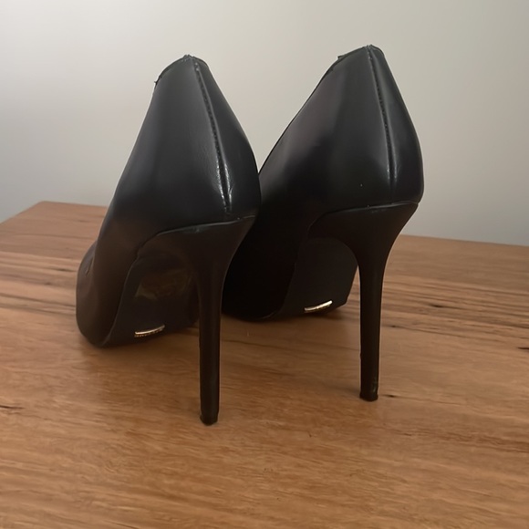 Billini Black Pumps Size 9 - Picture 2 of 3